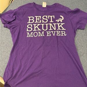 Purple 'Best Skunk Mom Ever' T-Shirt